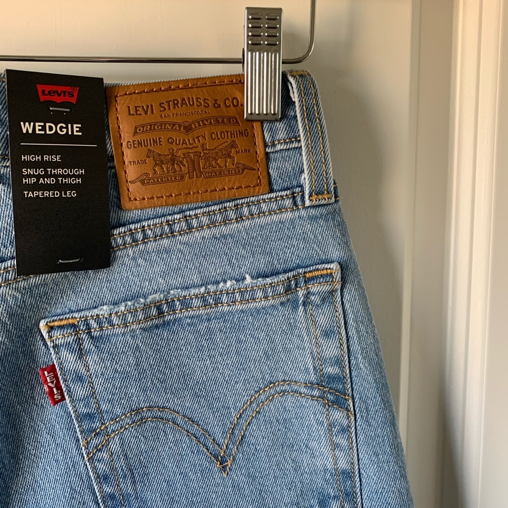 $20 ALL LEVIS ⭐️ Levi’s Wedgie Icon jean in Tango Talks light wash - Picture 8 of 10